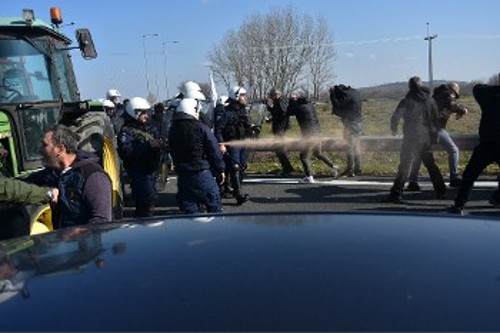 ...και χημικά απέναντι στους αγρότες