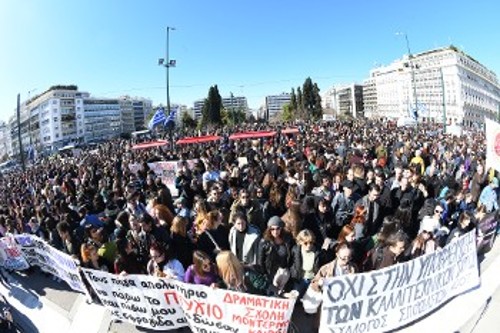 Μεγάλη απεργιακή συγκέντρωση καλλιτεχνών