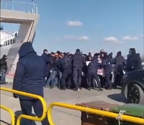 Από την απρόκλητη επίθεση στους ναυτεργάτες στην Καβάλα
