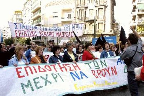 Από τις κινητοποιήσεις των κλωστοϋφαντουργών στη Νάουσα, την περίοδο που ο Λαναράς έβαζε λουκέτο στο ένα εργοστάσιο μετά το άλλο