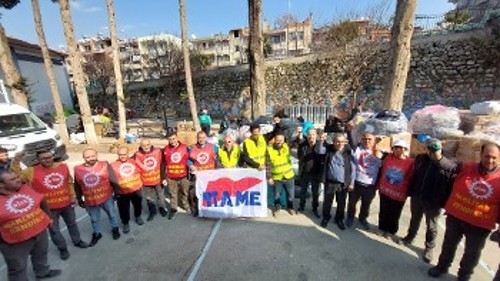 Συγκινητικές εικόνες γνήσιας ταξικής αλληλεγγύης