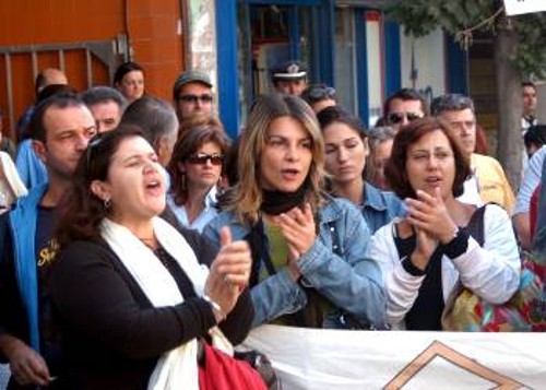 Η χεσινή ομολογία της κυβέρνησης πρέπει να χτυπήσει καμπανάκι για τους συμβασιούχους. Να «μαυρίσουν» τη ΝΔ και το ΠΑΣΟΚ στις εκλογές, να ενισχύσουν αποφασιστικά το ΚΚΕ