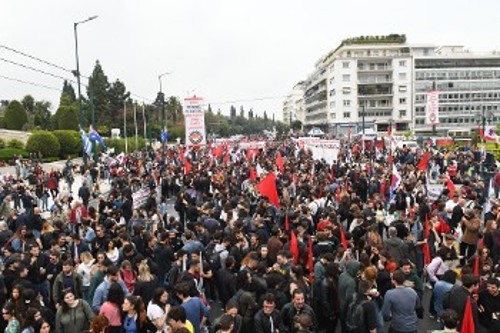 Η εργατική τάξη απεργεί και διαδηλώνει για την Πρωτομαγιά