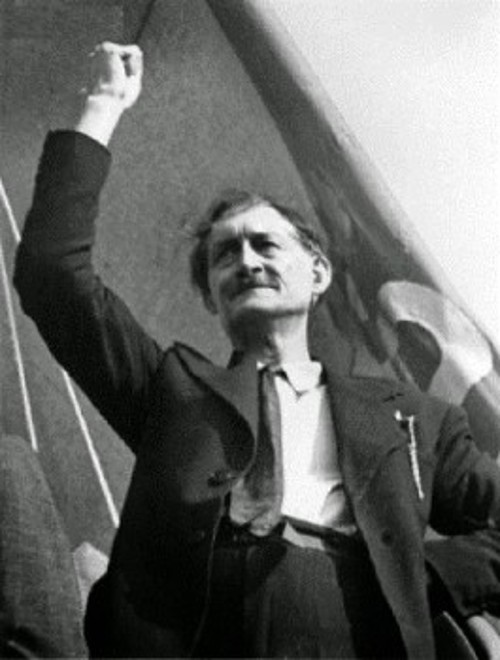 Στη Σοβιετική Ενωση που πίστεψε, αφήνει την τελευταία του πνοή, σε ηλικία 62 ετών, ο Γάλλος κομμουνιστής συγγραφέας και δημοσιογράφος Ανρύ Μπαρμπύς