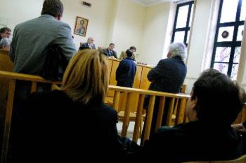 Στιγμιότυπο από τη δίκη της ΡΙΚΟΜΕΞ