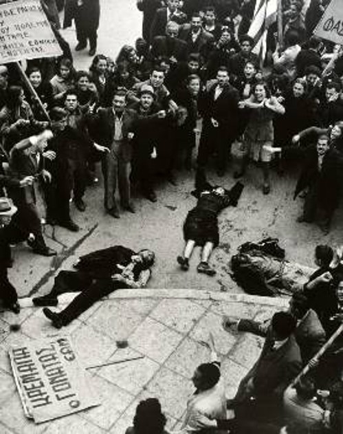 3 Δεκέμβρη 1944, το χτύπημα των άοπλων διαδηλωτών από την Αστυνομία που λίγο πριν υπηρετούσε τους Γερμανούς κατακτητές