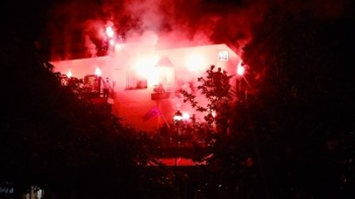 Πήραν φωτιά τα γραφεία του Κόμματος στην Καλαμάτα