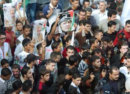 Πορείες τιμής στον Γ.Αραφάτ οργανώθηκαν σε όλα τα παλαιστινιακά εδάφη