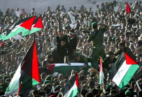 Στερνό αντίο και υπόσχεση αγώνα από το λαό στη Ραμάλα