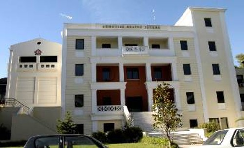 Το δημοτικό Θέατρο και το δημαρχείο της Πεύκης