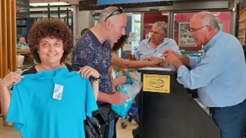 Μετά από 6 χρόνια περήφανου αγώνα οι εργαζόμενοι της «Market In» επέστρεψαν για δουλειά