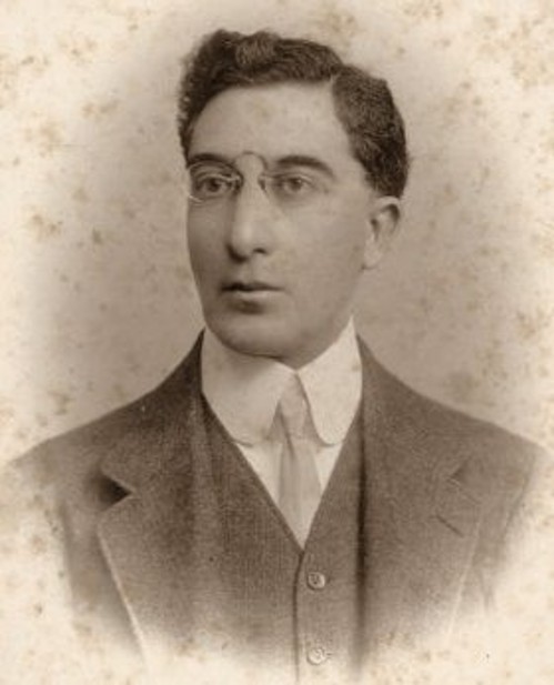 Νεανική φωτογραφία του Κ. Π. Καβάφη, για να καταλάβουμε τον άνθρωπο πίσω από την ποίηση, κατά τα πρώτα χρόνια της ποιητικής διαμόρφωσής του («Αρχείο Καβάφη - Ιδρυμα Ωνάση»)