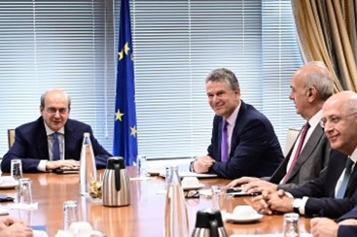 Από τη χθεσινή συνάντηση Χατζηδάκη - ΣΕΒ