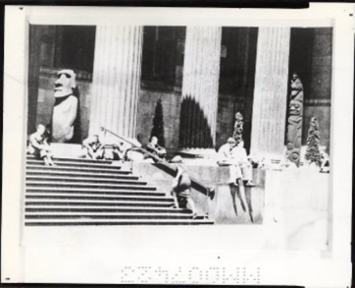 Hoa Hakananai'a, British Museum, 1935, ασπρόμαυρη φωτογραφία, gelatin silver printing