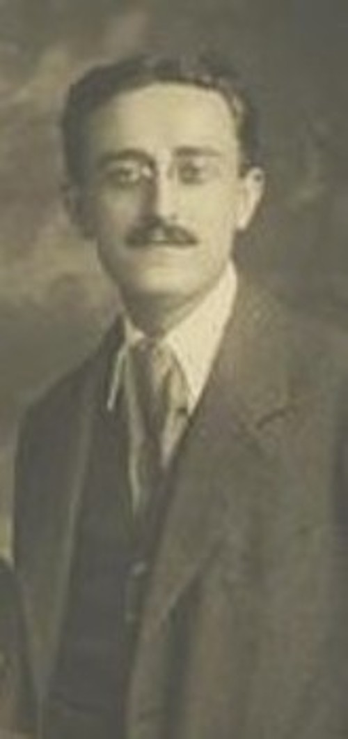 Ο Στέφανος Πάργας (ψευδώνυμο του Νίκου Ζελίτα, 1888 - 1938), εκδότης και διευθυντής του προοδευτικού αλεξανδρινού περιοδικού «Γράμματα»