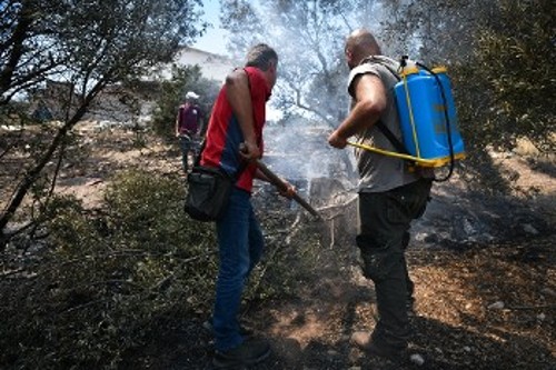 Οι δυνάμεις του ΚΚΕ συνδράμουν την κατάσβεση