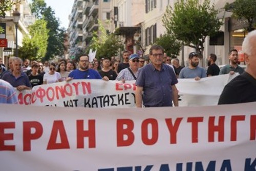 Η δημοτική αρχή της Πάτρας, οι εκλεγμένοι με τη «Λαϊκή Συσπείρωση» βρέθηκαν και θα συνεχίσουν να βρίσκονται στην πρώτη γραμμή της διεκδίκησης, σε σύγκρουση με το αντιδραστικό νομοθετικό πλαίσιο και την αντιλαϊκή πολιτική