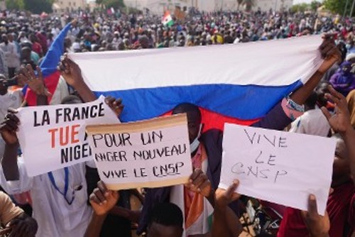 Από τις διαδηλώσεις κατά της Γαλλίας και υπέρ της Ρωσίας