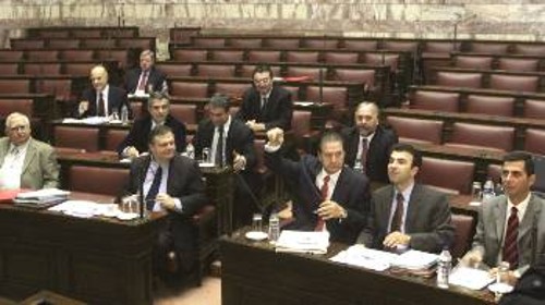 Η Εξεταστική Επιτροπή σε μία από τις συνεδριάσεις της