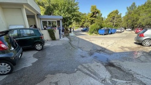Ασθενείς, συγγενείς και υγειονομικοί αντιμέτωποι με τα λύματα