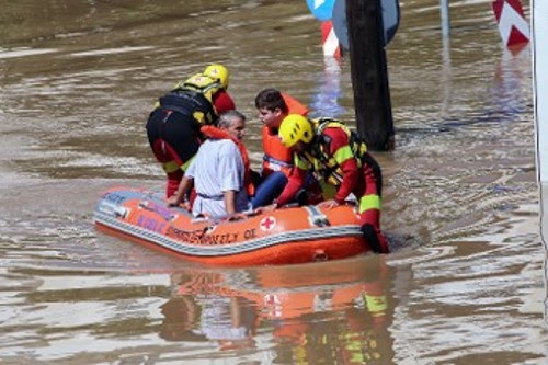 Ως ευκαιρία για την εμπλοκή επιχειρηματικών συμφερόντων αξιοποιεί η κυβέρνηση την τεράστια καταστροφή στη Θεσσαλία από τις πλημμύρες