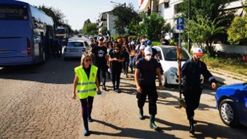 Αντιπροσωπείες σωματείων φτάνουν στη Θεσσαλία και βοηθούν το λαό να σταθεί στα πόδια του