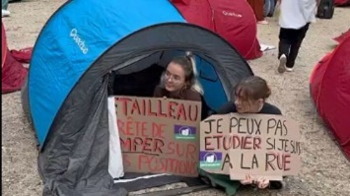 Οι φοιτητές έστησαν σκηνές μπροστά από πανεπιστήμια και έξω από το κτίριο της Εθνοσυνέλευσης