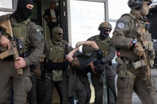 Από τις πρόσφατες συλλήψεις που έκανε η αστυνομία της Πρίστινας για τα γεγονότα στο Μπάνισκο