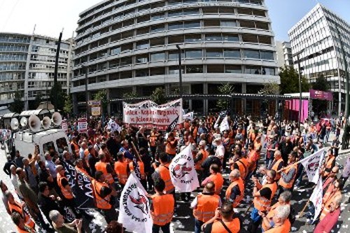Οι εργαζόμενοι της ΛΑΡΚΟ διαδηλώνουν ξανά στην Αθήνα