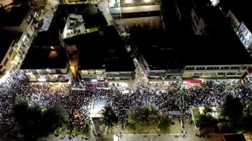 Πανοραμικό στιγμιότυπο από την μεγάλη διαδήλωση στη Ελευσίνα