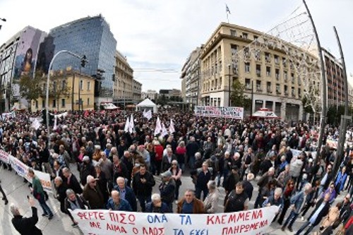 Από το μεγάλο πανελλαδικό συλλαλητήριο των συνταξιούχων στην Αθήνα τον περασμένο Νοέμβρη