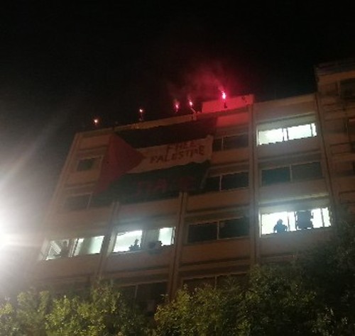 Η σημαία της Παλαιστίνης «ντύνει» το Εργατικό Κέντρο Θεσσαλονίκης