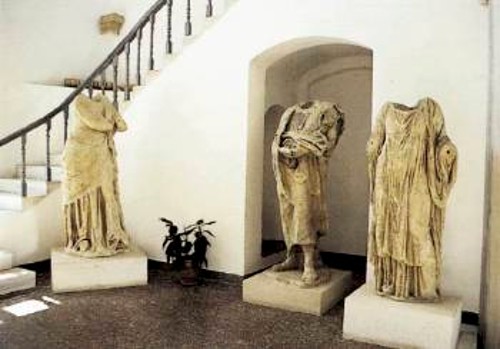 Εκθέματα στο αρχαιολογικό μουσείο
