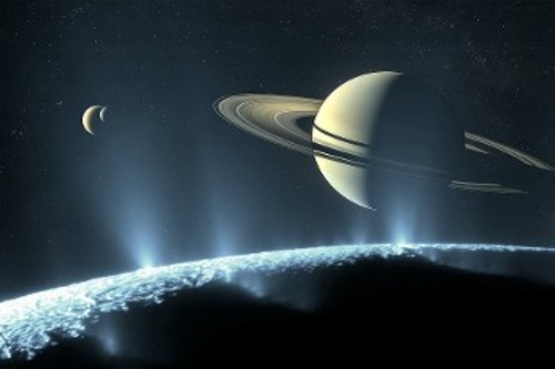 Καλλιτεχνική απεικόνιση του Κρόνου και δορυφόρων του με τον Εγκέλαδο στο προσκήνιο, βασισμένη σε φωτογραφίες της αποστολής «Κασίνι». Εμφανείς είναι οι πίδακες νερού, που δημιουργούν τα νέφη μέσα από τα οποία πέρασε η διαστημοσυσκευή. Στο βάθος ο Τιτάνας (μεγάλο μισοφέγγαρο πάνω αριστερά) και η Ρέα (μικρό μισοφέγγαρο), δύο άλλα από τα πολλά φεγγάρια του Κρόνου