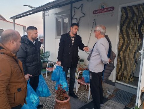Δίπλα στους σεισμόπληκτους η αγωνιστική δημοτική αρχή Τυρνάβου και το Εργατικό Κέντρο Λάρισας