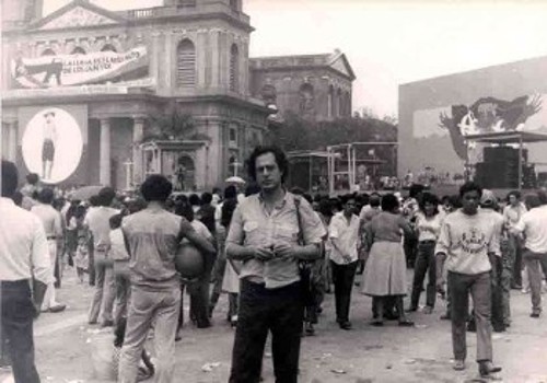 Ο Φώντας Λάδης, το 1983, στη Νικαράγουα για ρεπορτάζ, με θέμα την επαναστατημένη χώρα της Λατινικής Αμερικής (Αρχείο Φώντα Λάδη)