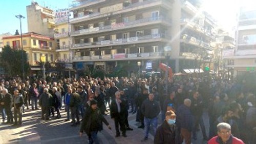Μαζική η συγκέντρωση των αγροτών στο Αγρίνιο