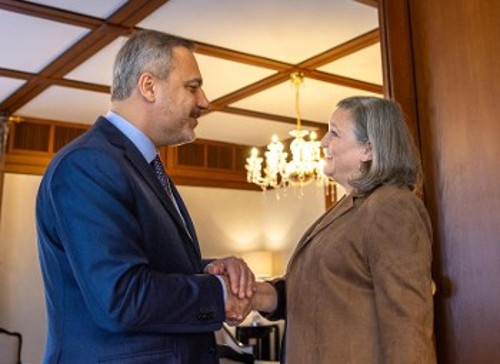 Η υφυπουργός Εξωτερικών των ΗΠΑ, Β. Νούλαντ, με τον Τούρκο ΥΠΕΞ, Χ. Φιντάν