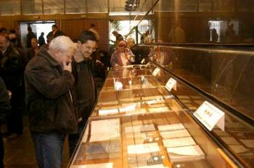 Τεράστιο ενδιαφέρον προκάλεσε η έκθεση πολύτιμου και εξαιρετικά σπάνιου αρχειακού υλικού από το αρχείο του ΚΚΕ, που εκτιθόταν σε ειδικές προθήκες στο φουαγιέ της αίθουσας Συνεδρίων. Σπάνιες εκδόσεις εφημερίδων, βιβλίων και κάθε είδους υλικά από κάθε περίοδο της ιστορικής πορείας του ΚΚΕ