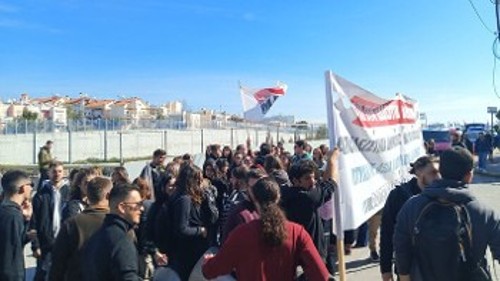 Από τη χτεσινή άμεση κινητοποίηση στο υπουργείο Παιδείας, όπου παρουσιαζόταν το νομοσχέδιο