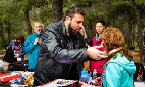Ο δήμαρχος Β. Σίμος σε παλιότερη αθλητική εκδήλωση του δήμου
