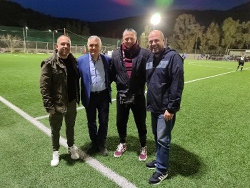 Στη φωτ. από αριστερά: Βασίλης Βασιλόπουλος (δημοτικός σύμβουλος εντεταλμένος για τον αθλητισμό), Γιάννης Κουγέας (αντιδήμαρχος Πολιτισμού, Αθλητισμού & Νεολαίας), Λάζαρος Καλέμης (δημοτικός σύμβουλος εντεταλμένος για τον αθλητισμό), Λευτέρης Καζαδέης (δημοτικός σύμβουλος εντεταλμένος για τον αθλητισμό)