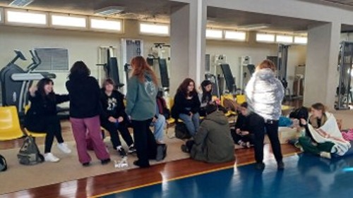 Εστιακοί φοιτητές στο γυμναστήριο μετά τη φωτιά