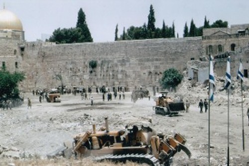 Οι Ισραηλινοί κατεδαφίζουν την αραβική γειτονιά στο Δυτικό Τείχος της Ιερουσαλήμ