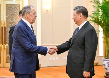 Από τη συνάντηση του Ρώσου υπουργού Εξωτερικών με τον Κινέζο Πρόεδρο κατά την πρόσφατη επίσκεψή του στο Πεκίνο