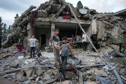 Κατεστραμμένο σπίτι σε χωριό στη Νότια Γάζα