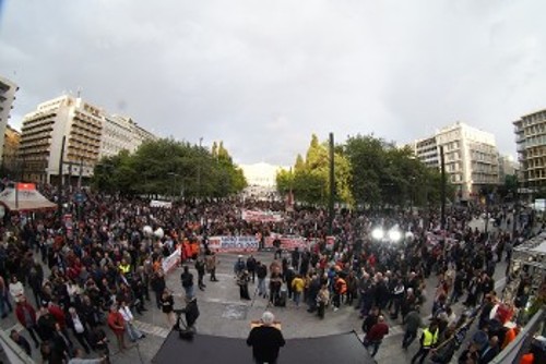 Χιλιάδες διαδηλώνουν στο Σύνταγμα ενάντια στο έγκλημα