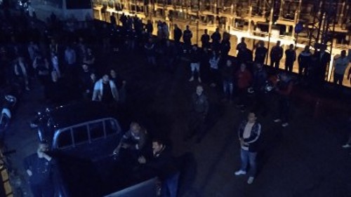 Νύχτα Κυριακής: Οι εργαζόμενοι με τις οικογένειές τους «στο πόδι» στη Λάρυμνα