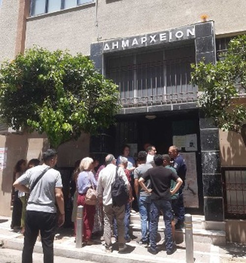 Από την παράσταση διαμαρτυρίας στο δημαρχείο