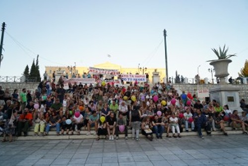 Από τη χθεσινή συγκέντρωση στο Σύνταγμα